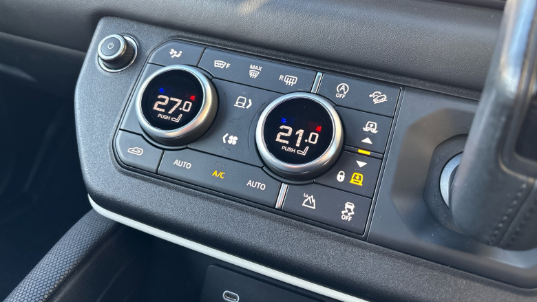 Land Rover Defender 3.0 D300 X-Dynamic HSE 110 5dr Auto Diesel Estate